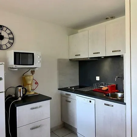 Pavillon Dans Une Avec Piscine Ref 2946 * 旺德雷