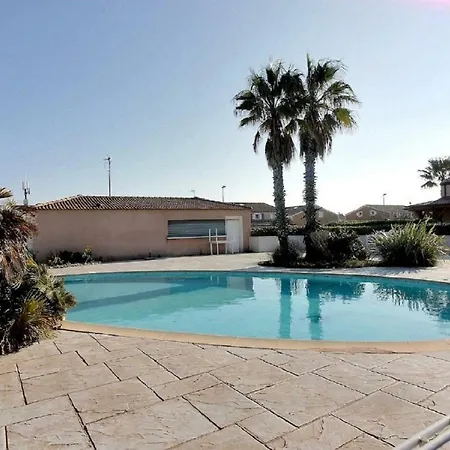 Pavillon Dans Une Avec Piscine Ref 2946