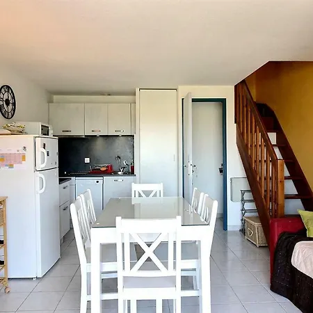 Pavillon Dans Une Avec Piscine Ref 2946 *