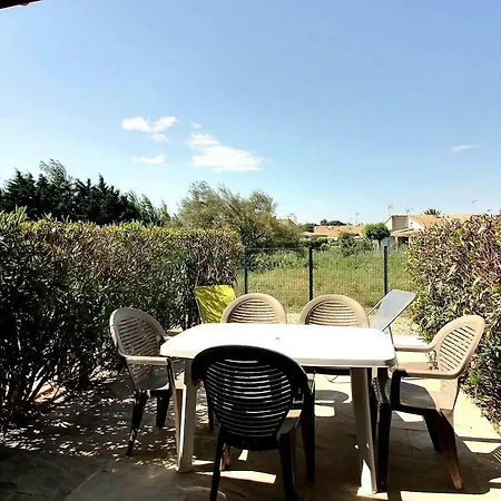 Pavillon Dans Une Avec Piscine Ref 2946 *
